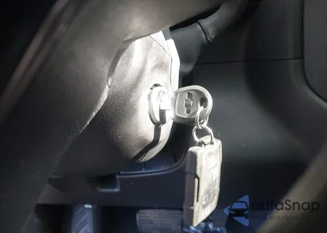 2021 Chevrolet Silverado 1500 4Wd Short Bed Custom z USA, uszkodzony, nr VIN 3GCUYBEF3MG347438